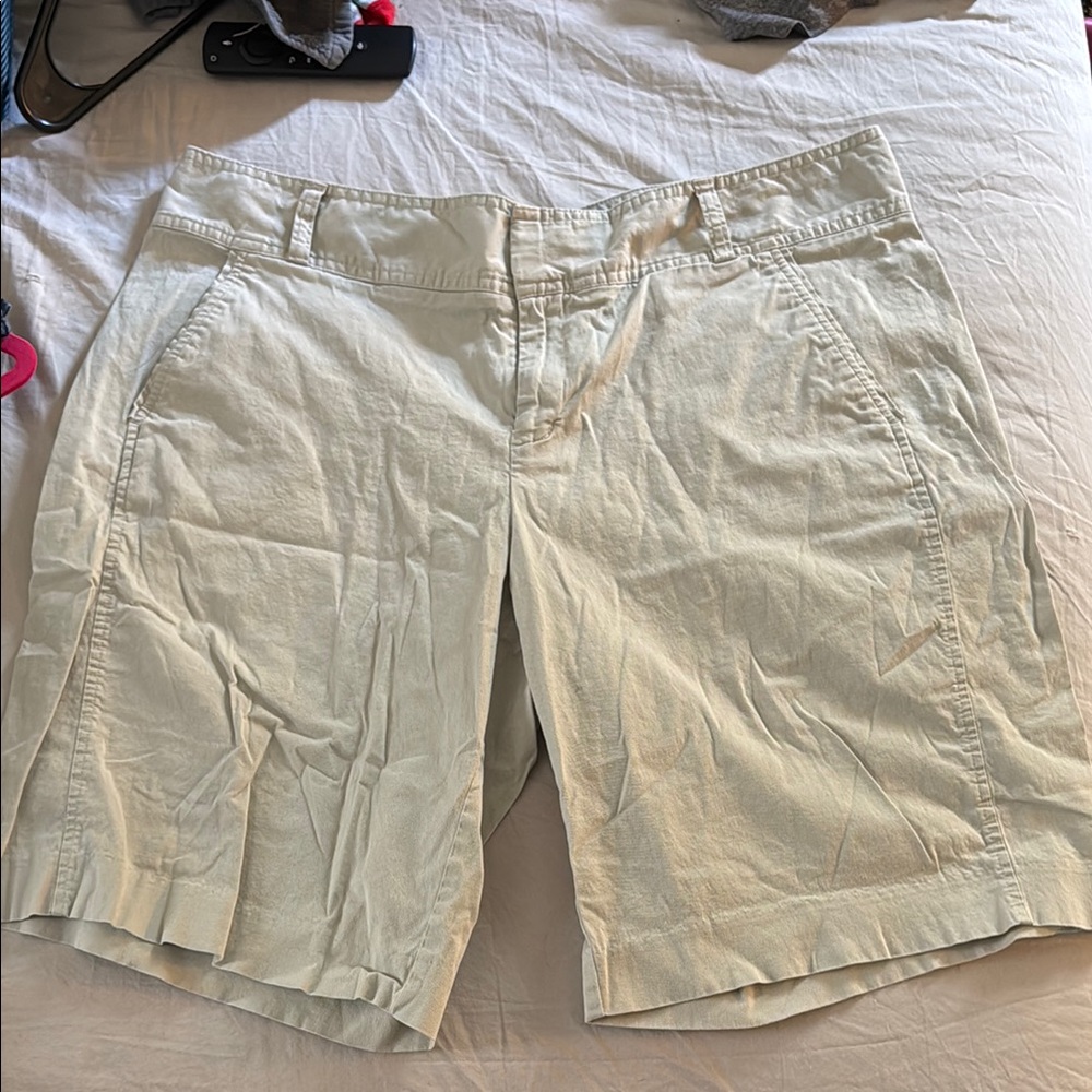 Daisy Fuentes khaki shorts